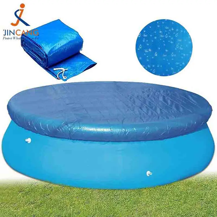 Asul na tarpaulin pe swimming pool cover